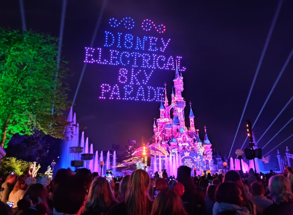 What a fantastic drone show #DisneylandParis
