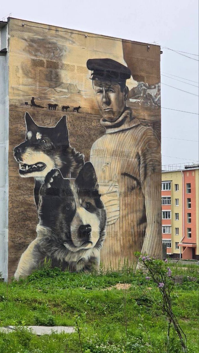 RusUslada's tweet photo. Потрясающей красоты муралы на Сахалине https://t.co/tfCIvzBfAs