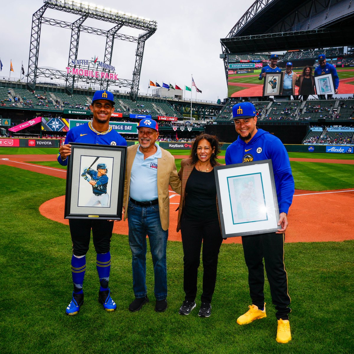 Seattle Mariners (@mariners) on Twitter photo Congratulations to <a href="/JRODshow44/">Julio Rodriguez🇩🇴🦁</a> on being named the 2023 @latinosports MVP Player of the Year and Luis Castillo on earning 2023 @latinosports MVP Pitcher of the Year honors! 👏
¡Felicidades a <a href="/JRODshow44/">Julio Rodriguez🇩🇴🦁</a> por ser nombrado el @latinosports MVP Jugador del Año 2023 y Luis Castillo Congratulations to <a href="/JRODshow44/">Julio Rodriguez🇩🇴🦁</a> on being named the 2023 @latinosports MVP Player of the Year and Luis Castillo on earning 2023 @latinosports MVP Pitcher of the Year honors! 👏
¡Felicidades a <a href="/JRODshow44/">Julio Rodriguez🇩🇴🦁</a> por ser nombrado el @latinosports MVP Jugador del Año 2023 y Luis Castillo
