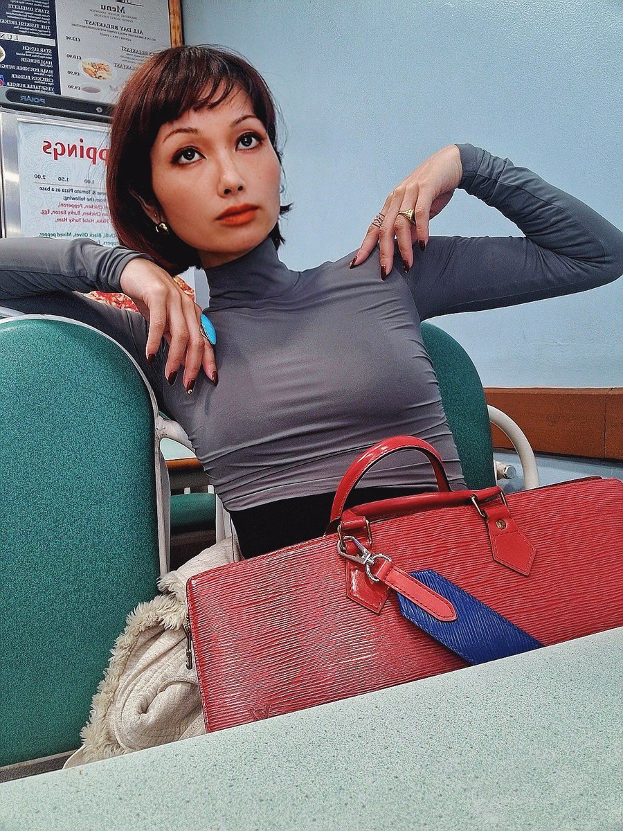 OrcusSand12345's tweet photo. Retro vibe🤹‍♀️🌹🤷🏻‍♀️
レトロな撮影行ってきた
#vintage #shorthair #louisvuitton #london #japanese #modernart #fashionbeauty #レトロ #ルイヴィトン #ショートヘア #ロンドン https://t.co/4OH1vAyqIL