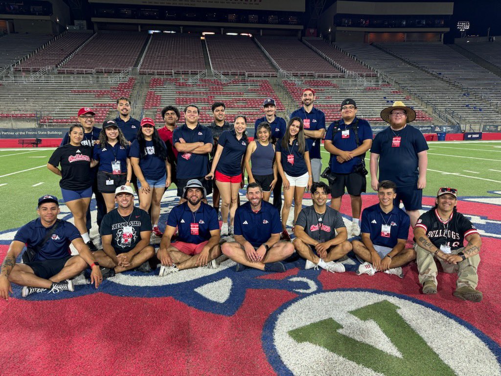 redwavecreative's tweet image. RWC JUST KEEPS GROWING‼️ Week 3 crew KILLED it for last nights W over New Mexico State in “flying” fashion🔥 #GODOGS
