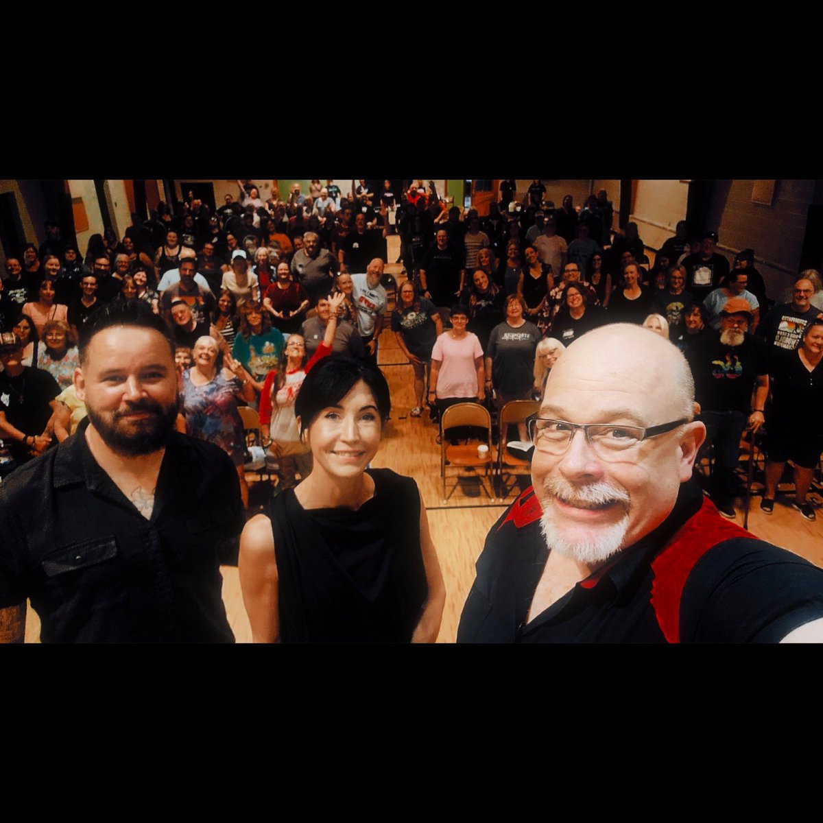 MediumCindyKaza's tweet photo. We had a BLAST at #greatlakesparanormalconference !! The #HolzerFiles team was reunited again! Next week we’ll be in the UK at #FestivaloftheUnexplained! #paranormal #HolzerFiles #Wisconsin #medium #psychicmedium @TheDaveSchrader @StarringShane https://t.co/NE5SCUio8D