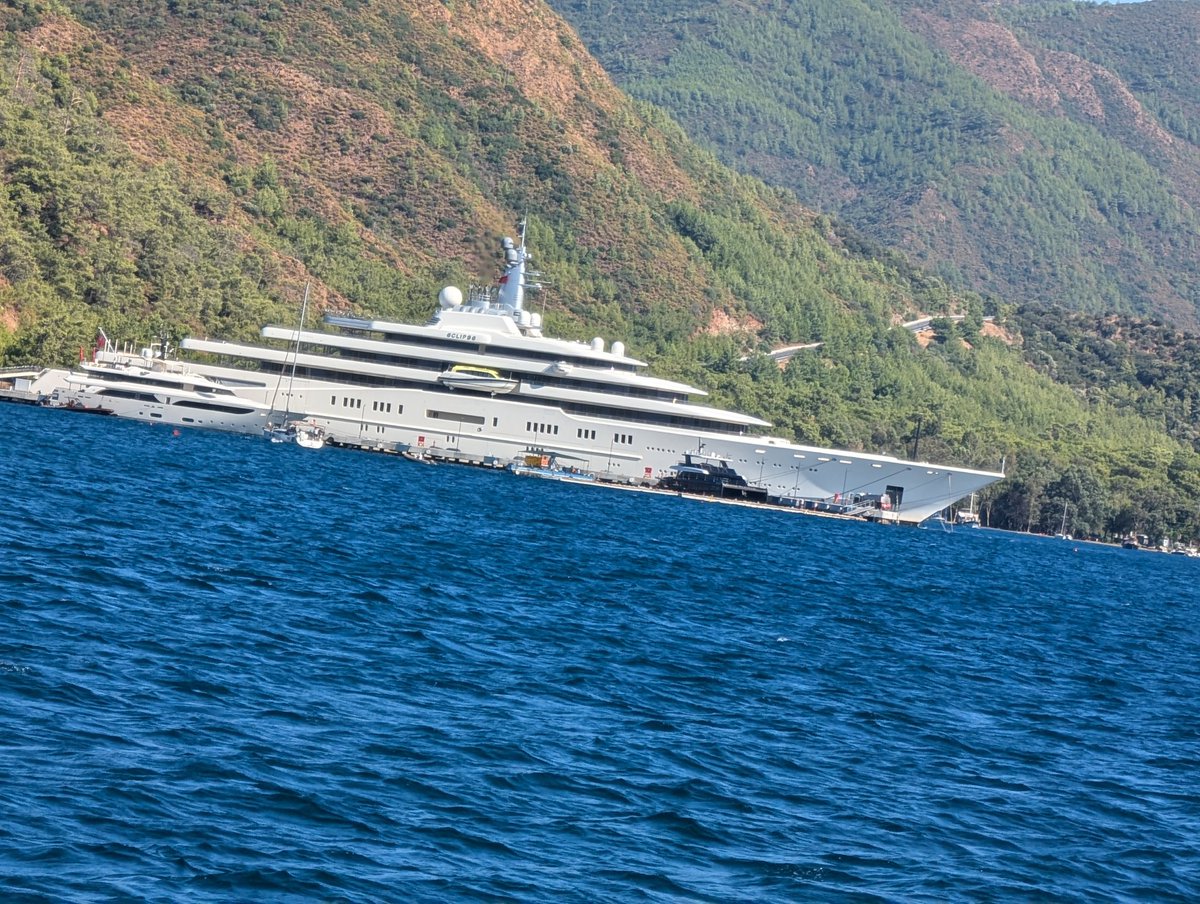 joertmclark's tweet photo. Re-affirming Türkei &amp; UK relations in Marmaris today.
Hot topic being discussed is a change to the current safe haven provided by Türkei for Russian Oligarchs' yachts. https://t.co/ulDXALtWX9