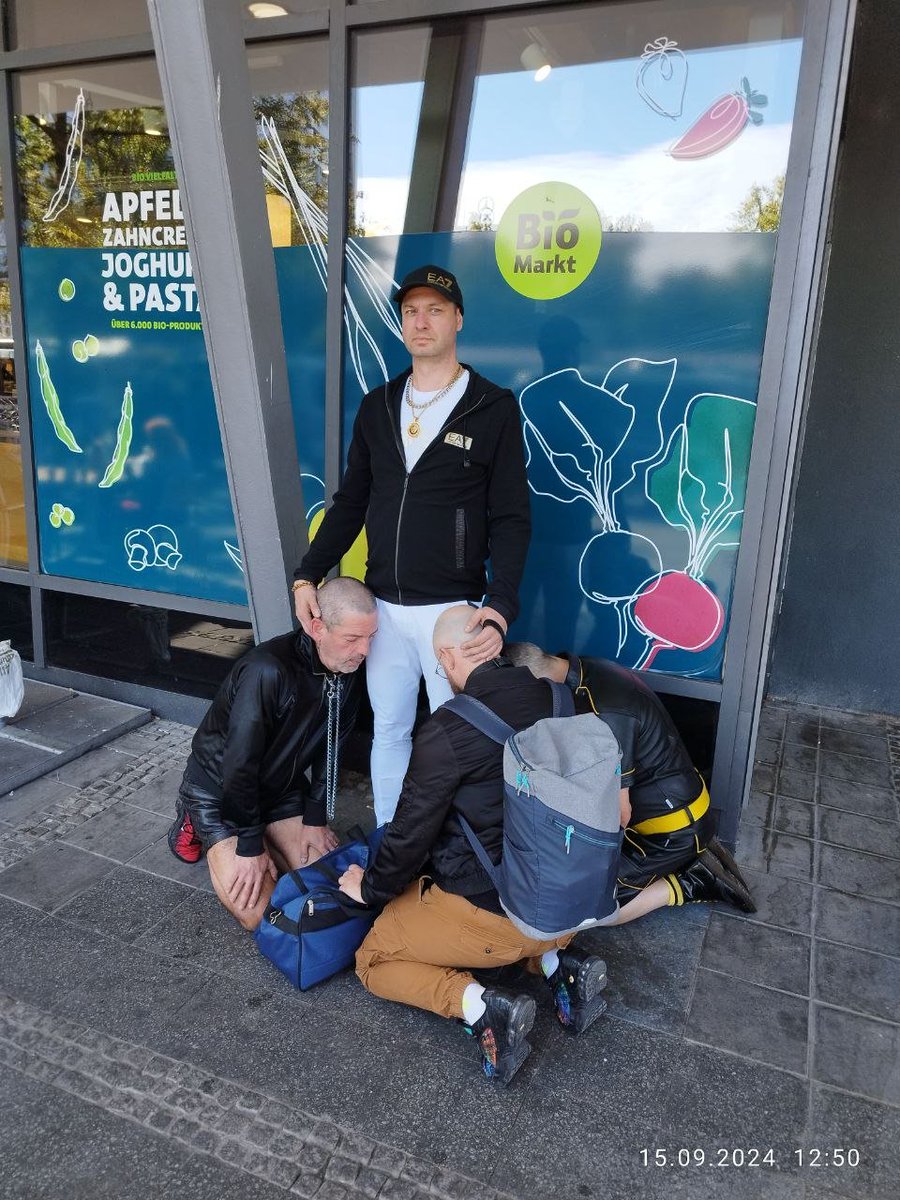 AlphaMasterGer1's tweet photo. Three slaves say goodbye to me after #Folsom2024

We look forward to seeing you again at #Folsom2025

Berlin TrainStation Zoo https://t.co/DNrbHtazgm
