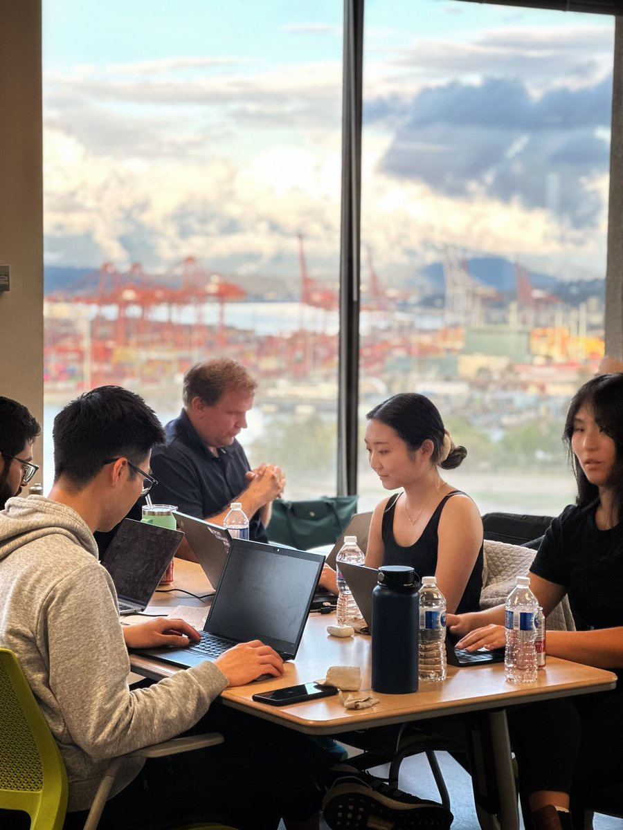 tokifyi's tweet image. “this is such a san francisco thing”
vancouver is getting there.
🏗️⛰️