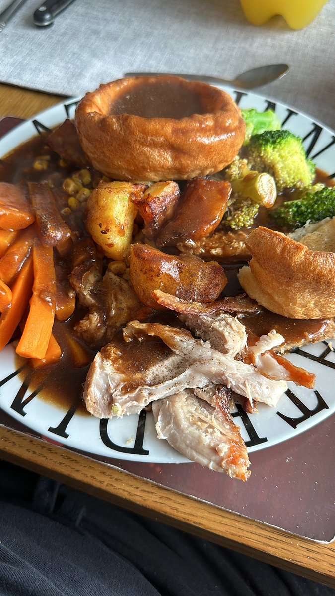 Garethbowz's tweet photo. #ratemydinner ooosh, thanks mum. https://t.co/exoyJQABhv