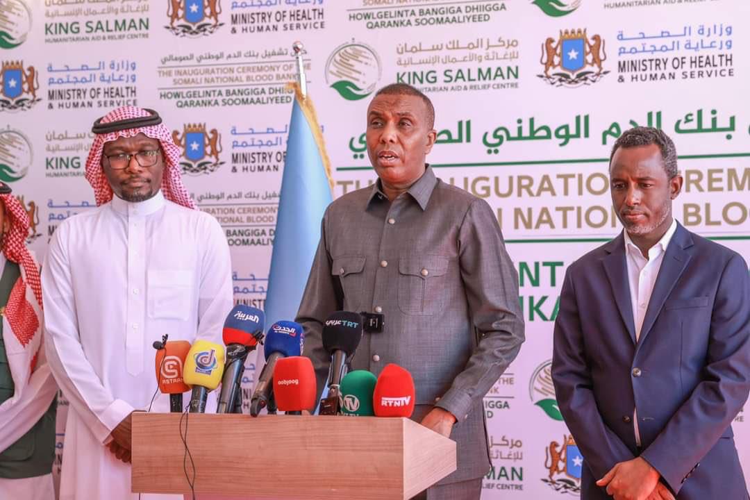 GuledAbdijalil's tweet photo. I had the pleasure to accompany HE PM @HamzaAbdiBarre for the operationalisation &amp; oversight visit of National Blood bank &amp; National Dialysis Center, both centers are critical life saving Healthcare infrastructures. Grateful @KSRelief_EN &amp; Suadi kingdom for their generous support https://t.co/ZiWD2jMEH8