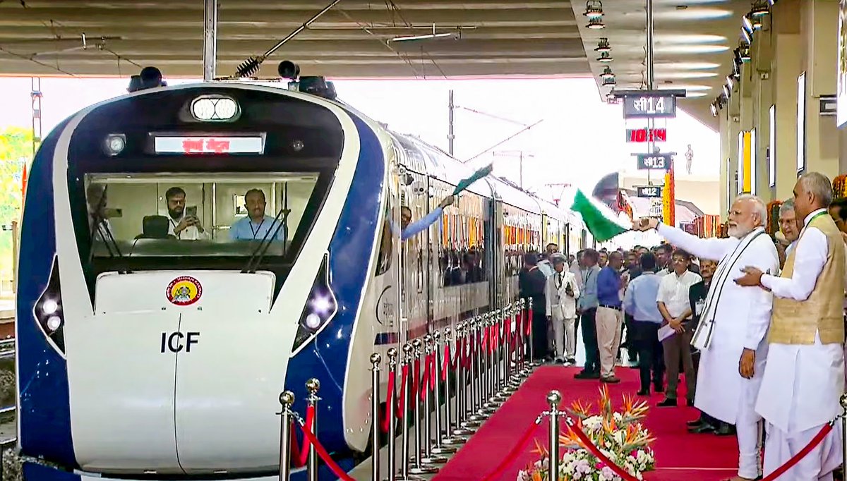 ENCYCLOPEDIA009's tweet photo. PM Modi flags off Vande Bharat ..
🏁🚅🇮🇳🇮🇳
https://t.co/5vAjLlYOa3
#光る君へ 
#ブラックペアン 
#우리_행복은_언제나_용복이야 
#kpss 
#Formula1 
#paofc 
#LetUkraineStrikeBack 
#ブラックペアン
#ストP
#天城先生
#宝鐘マリン超超超重大発表
#光る君へ
#LINEMUSICにNEWS生出演
#渡海先生 https://t.co/ibucufZu1j