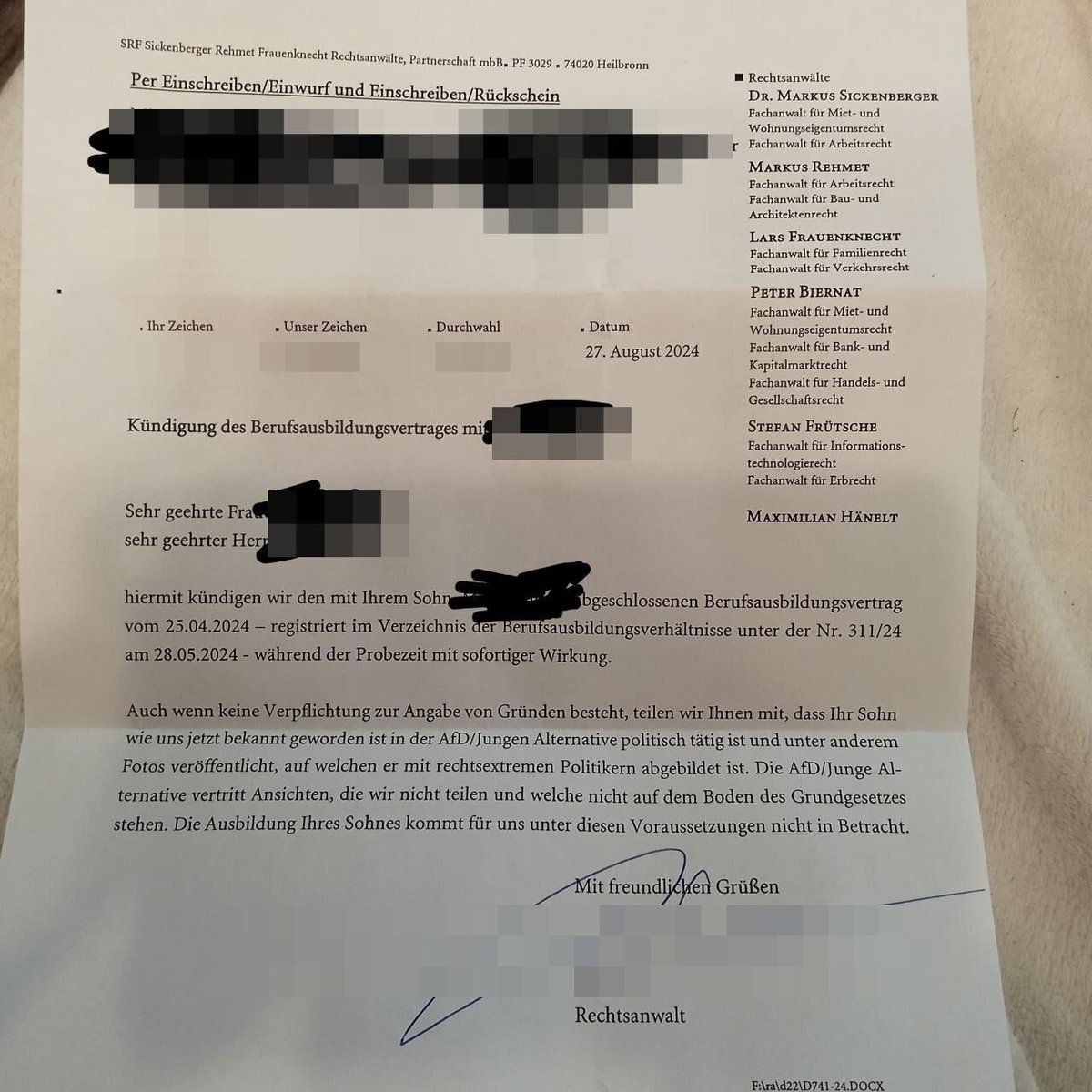 Realität in #Deutschland: Einem #AfD-und #JA-Mitglied aus der Region wird der Ausbildungsvertrag wegen politischen Engagements gekündigt.
Auch ich habe einen ähnlichen Kampf - erfolgreich - vor Gericht ausgefochten. Eine Garantie zum Sieg gibt es in der BRD allerdings nicht.
