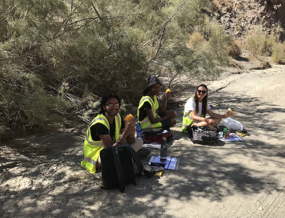 11 million year old alluvial fan deposits today for our 2nd year geologists in Spain, crammed full of beautiful metamorphic rocks. Oh, and huge peaches for lunch too!