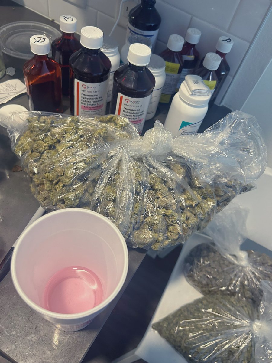 codeineliver_'s tweet image. 9:50am  #CaneloAlvarez  with this trap shit 🥊