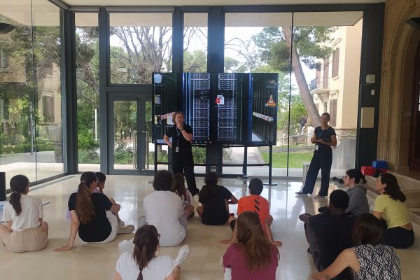 Emibec2's tweet photo. Feliz de que las Escuelas de Educación Especial visiten el @BSC_CNS 🥰
#inclusion 
#autismo
#diversidad
https://t.co/dlYQTQ7SEC https://t.co/bqznUVVyVt