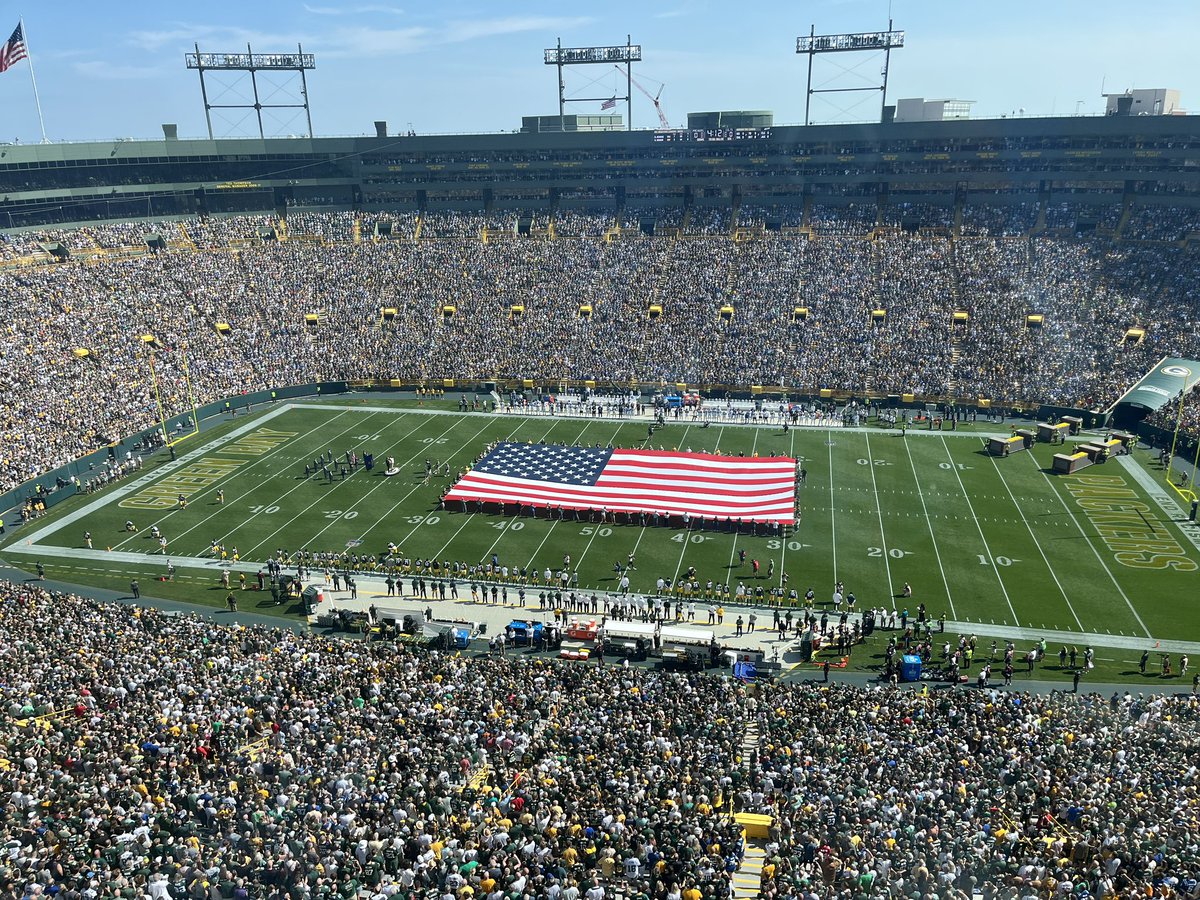 GREEN BAY, Wis. — Football.
