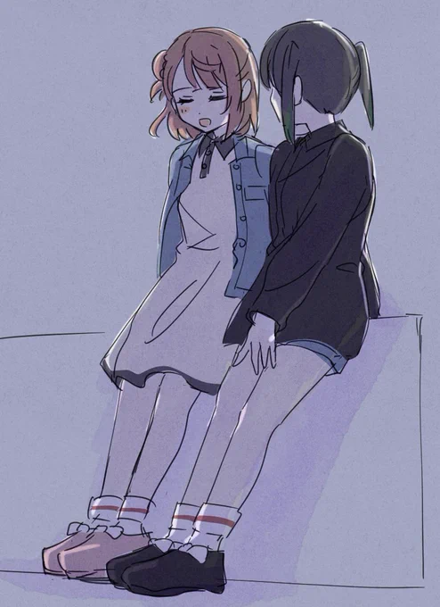 毎度お馴染みうろ覚えイラストなんだけど、ゆうぽむ、お揃いの靴下に色違いのスニーカーじゃなかった…?