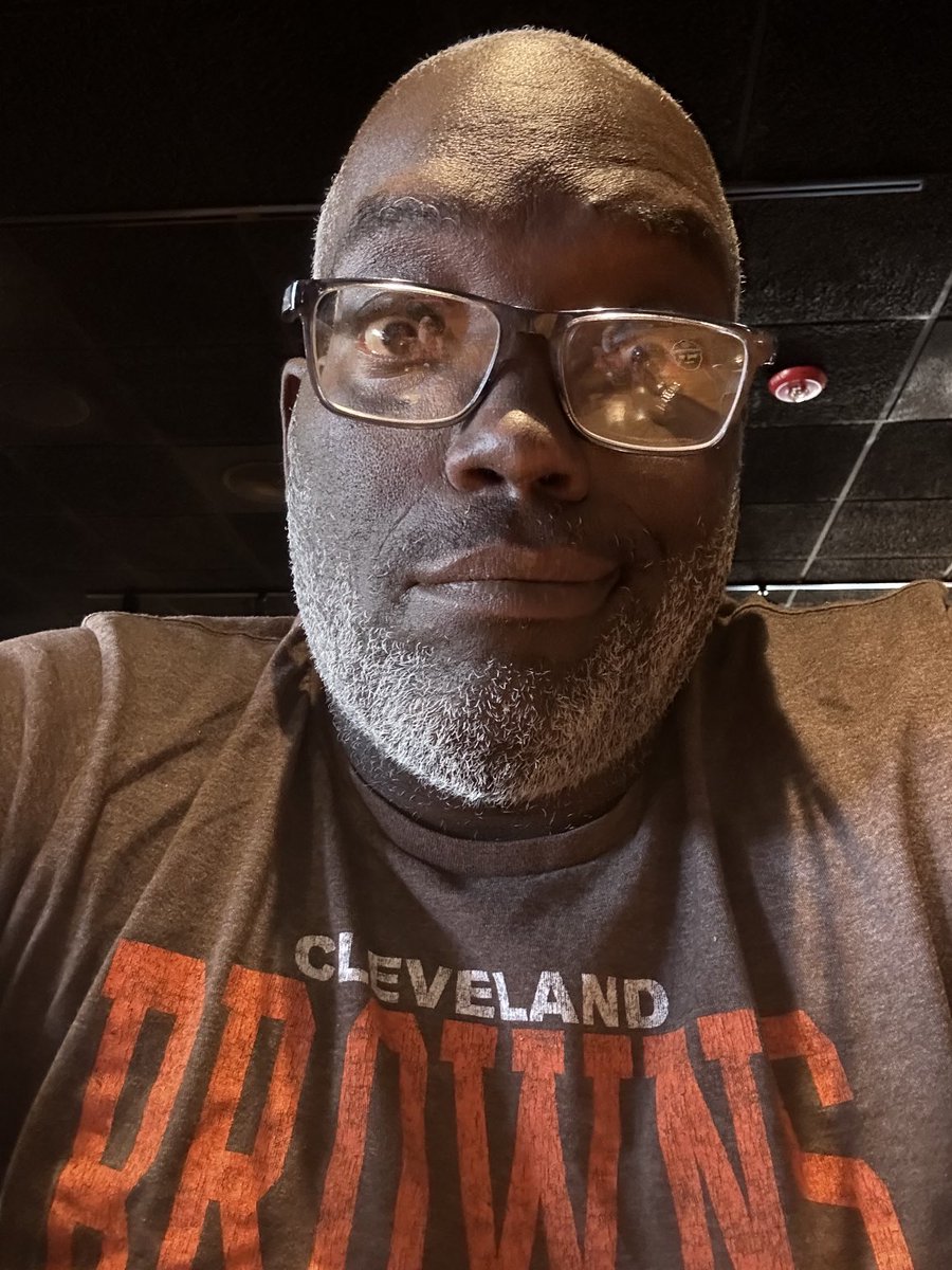 Okay ⁦<a href="/Browns/">Cleveland Browns</a>⁩ fans. Here we go Brownies here we go!!! #Browns #pain