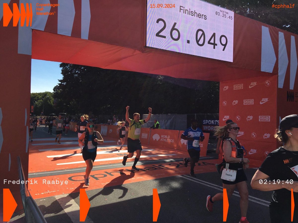 fraabye's tweet photo. Tak for #twrundk @jesconradsen og co. Stærk motivation! Fra få hundrede meter løb til #cphhalf på et års tid. Målet var at gennemføre uden skader og jeg kom i mål på 2:19:40, med overskud til højere fart de sidste tre km og spurt til slut. https://t.co/2ardXCFlo8