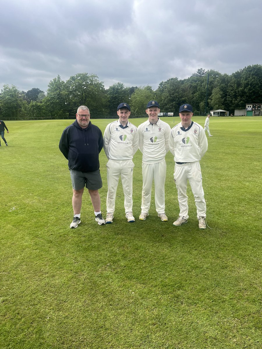 TheCricketPad's tweet image. Henry Proctor (far right) is having a fantastic season in the last 6 weeks he has taken 22 wickets including a hatrick (2) 5fors) bowling his mystery leg spin. 

Yesterday 7-43 against Garstang cc coached by Amal Dalugoda over the last 3 years. Henry take a bow 😁😁😁