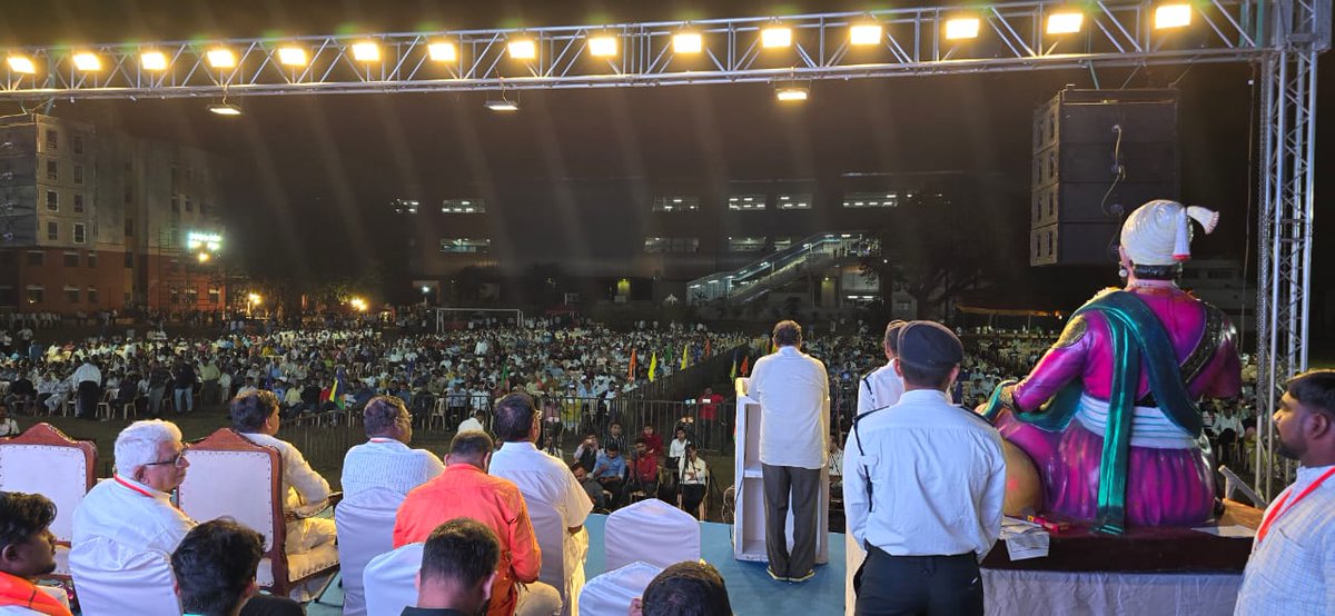 भारत मुक्ति मोर्चा व संभाजी ब्रिगेड आयोजित #शिवसन्मान_परिषद में भारत मुक्ति मोर्चा महाराष्ट्र राज्य युनिट ने 11 लाख रुपये का राष्ट्रव्यापी जनआंदोलन निर्माण निधी संगठन के पास सुपुर्द किया.