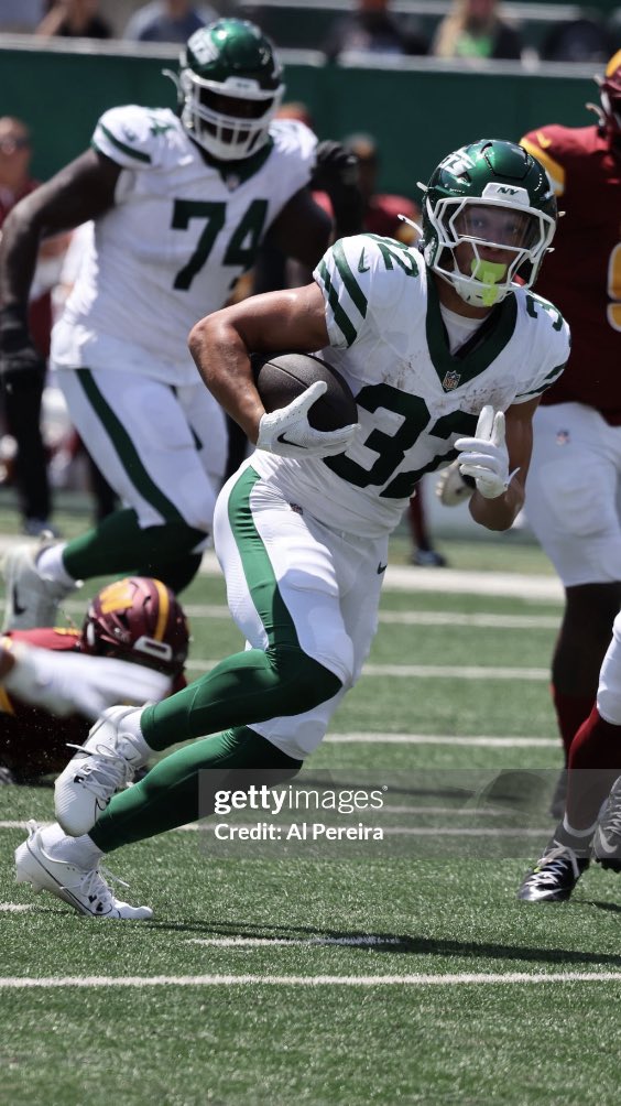 Not to be dramatic, but these might be the new worst uniforms in the NFL. 

How do you feel about the Jets’ latest uniform revamp?