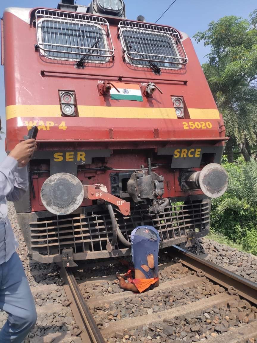 Crtu_cr_Rly's tweet photo. #Justice_For_Trackman #Ldce_Open_To_All आज ट्रैकमैन जवाब मांग रहा है कि ट्रैकमैन को विभागीय CCTC,TC,ASM पदों से क्यों वंचित रखा,
क्यों ट्रैकमैन आज भी महादलित है
बदलते समय की यही पुकार
ट्रैकमैन को भी LDCE का अधिकार है
@RahulGandhi @PMOIndia  @aajtak @AshwiniVaishnaw @vijaykbandhu https://t.co/RlOsquiyYj