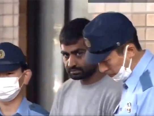 NewsAlgebraIND's tweet photo. JAPAN SHOCKER 🚨 Pakistani man Afzal Muhammad arrested for moIesting high school girl multiple times inside JR Chuo Line train.

MASSIVE outrage across Japan. Pak's International Insult continues ⚡

Police added that Afzal forced the girl off the train at the last stop, took her into the bushes near the station and se**ually assaulted her.