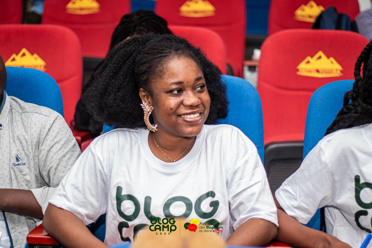 OceaneAngela's tweet image. Le #Blogcamp est aussi le lieu de rencontre des esprits créatifs.
C'est l'occasion de faire du réseautage et d'élargir le carnet d'adresses ☺️.
#BlogCamp2024 #Nati2024 #ABBENIN #BlogCampBenin 
#CampNanto
#DSSR
#OppositionDigitale