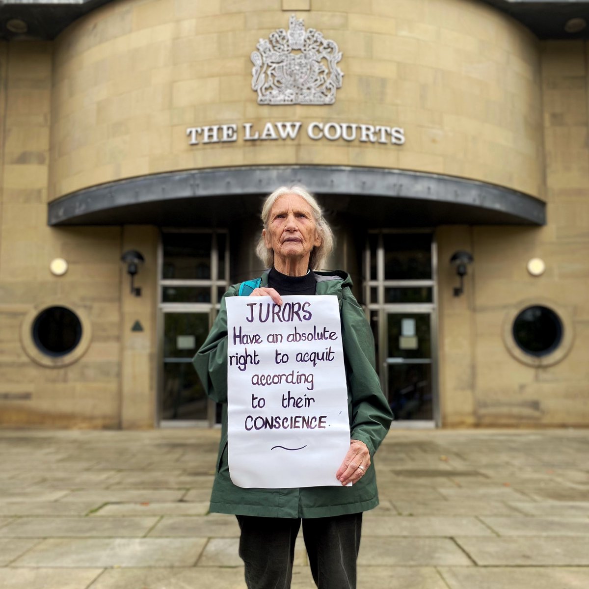 Did you know that Jurors have an absolute right to acquit according to their conscience? Turns out some judges don’t!

Last week, a jury refused to convict four @Pal_action activists.

The jury couldn’t reach a verdict after the judge refused them their rights as jurors. 1/3