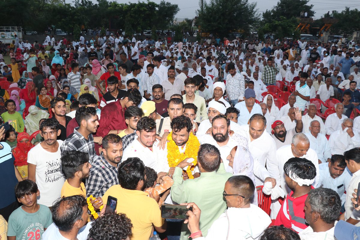 DevenderKadyan_'s tweet photo. आज लल्हेड़ी कलां/खुर्द में जनसंपर्क के दौरान जो जोश और समर्थन देखने को मिला, उसने हमारा हौसला और बढ़ा दिया है। आपके साथ और आपके विश्वास के साथ, हम मिलकर इस क्षेत्र में विकास की नई इबारत लिखेंगे। अब कोई नहीं रोक सकता, बदलाव का ये सफर जारी रहेगा!
#DilSeDevenderKadyan #NetaNahiBeta https://t.co/1nHdQCQ6Yt