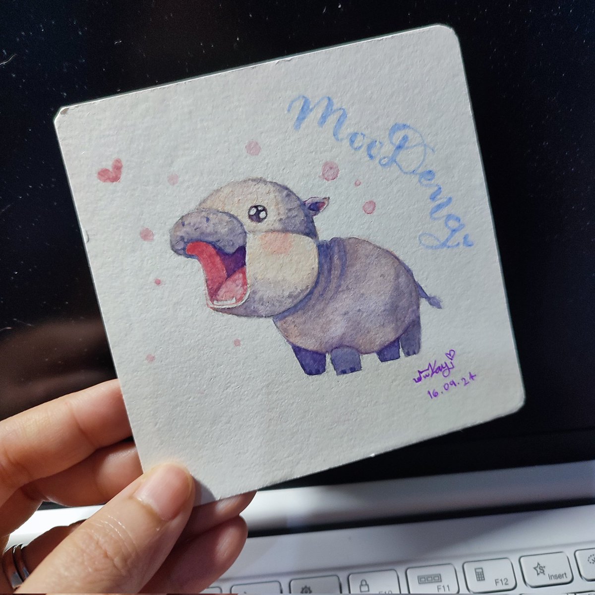 l_KAY_l's tweet photo. นาทีนี้ต้องหมูเด้งเท่านั้น 🤣 ใครสนใจวาดภาพสีน้ำ แนะนำครูพาฝันเลย วาดตามได้ง่ายๆ ทำตามสเตปได้เลยไม่ต้องมีพื้นฐาน สนุกดี นี่นั่งวาดยันเที่ยงคืน ตามลิงค์ไปโลด

https://t.co/jYcYFnWPEW

#หมูเด้ง #หมูเด้งจะเด้งกี่โมง #BouncingPig #Moodeng https://t.co/5dqjA7uh7h