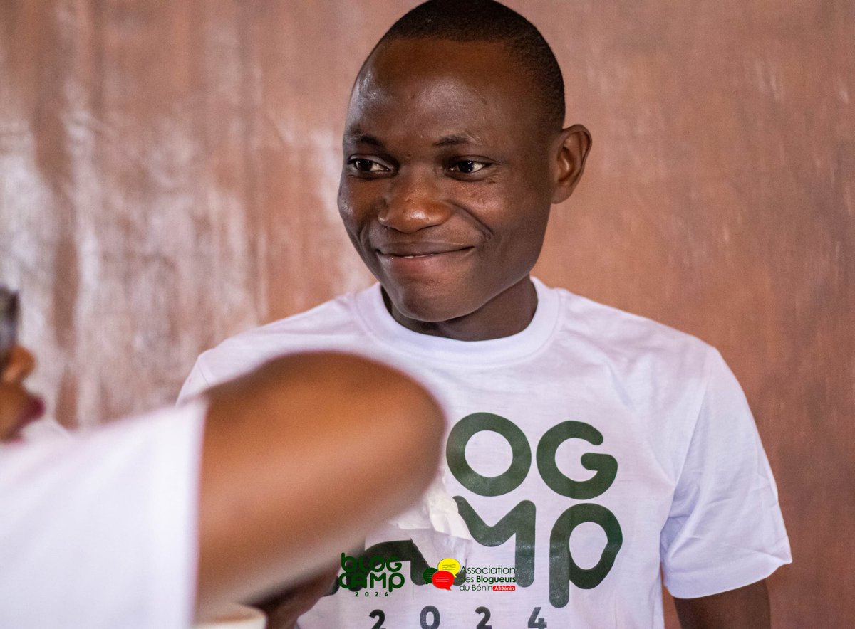 OceaneAngela's tweet image. Le #Blogcamp est aussi le lieu de rencontre des esprits créatifs.
C'est l'occasion de faire du réseautage et d'élargir le carnet d'adresses ☺️.
#BlogCamp2024 #Nati2024 #ABBENIN #BlogCampBenin 
#CampNanto
#DSSR
#OppositionDigitale