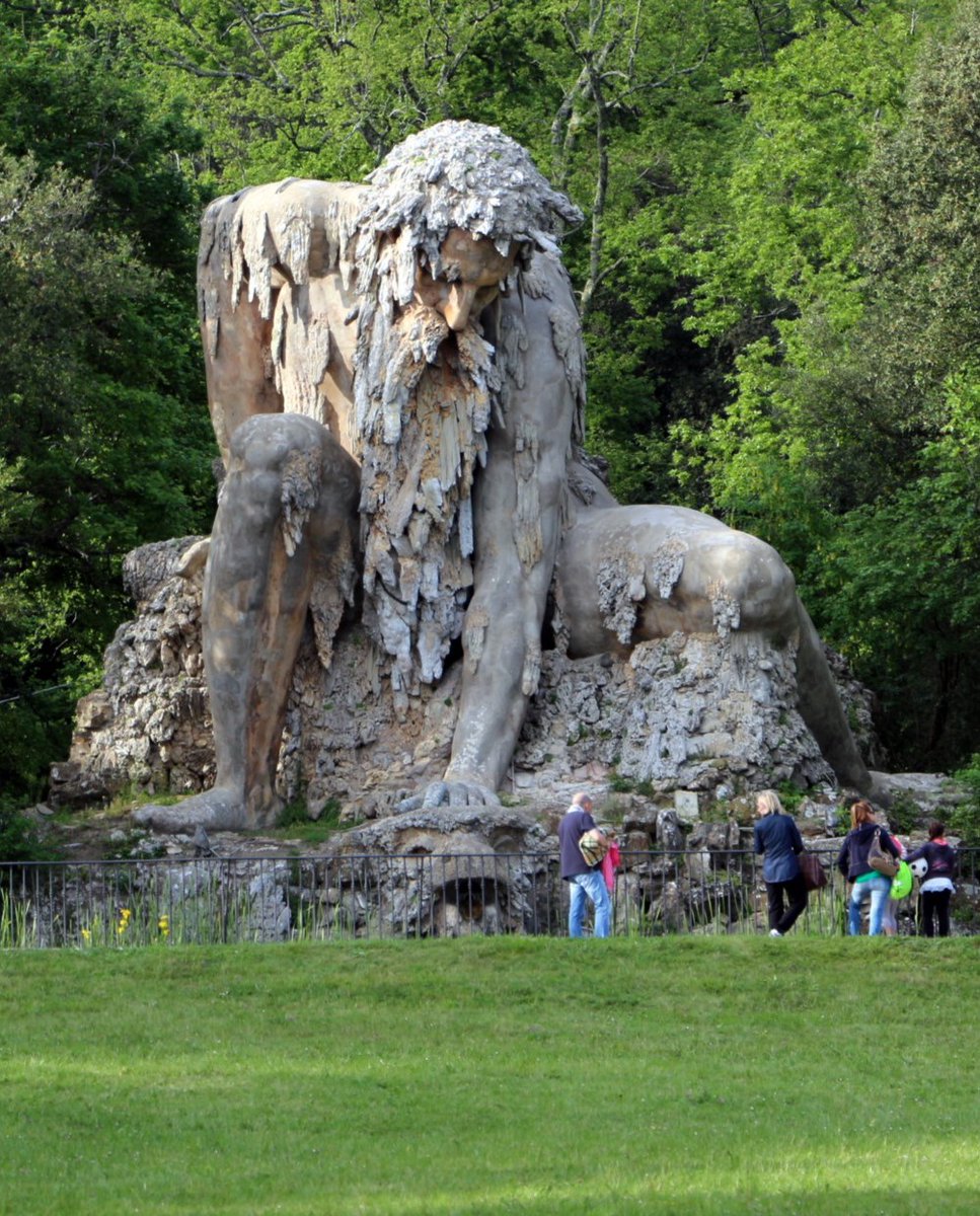 JamesLucasIT's tweet photo. 11. The Colossus by Giambologna, nearly 450 years old, symbolizes Italy's Apennine mountains. 

Commissioned by Francesco de Medici in 1579, it overlooks a pond where Francesco fished at night. 

The fireplace inside made its eyes glow red and smoke billow from its nostrils. https://t.co/9mUd4xdjq1