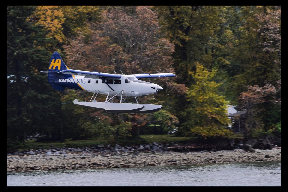 NeonTumbleweed's tweet image. It has been fun to watch the seaplanes taking off and landing in Vancouver.  I was curious about Harbour Air, and found that they are North America&apos;s largest seaplane airline #AlphabetChallenge #WeekKforKnowledge