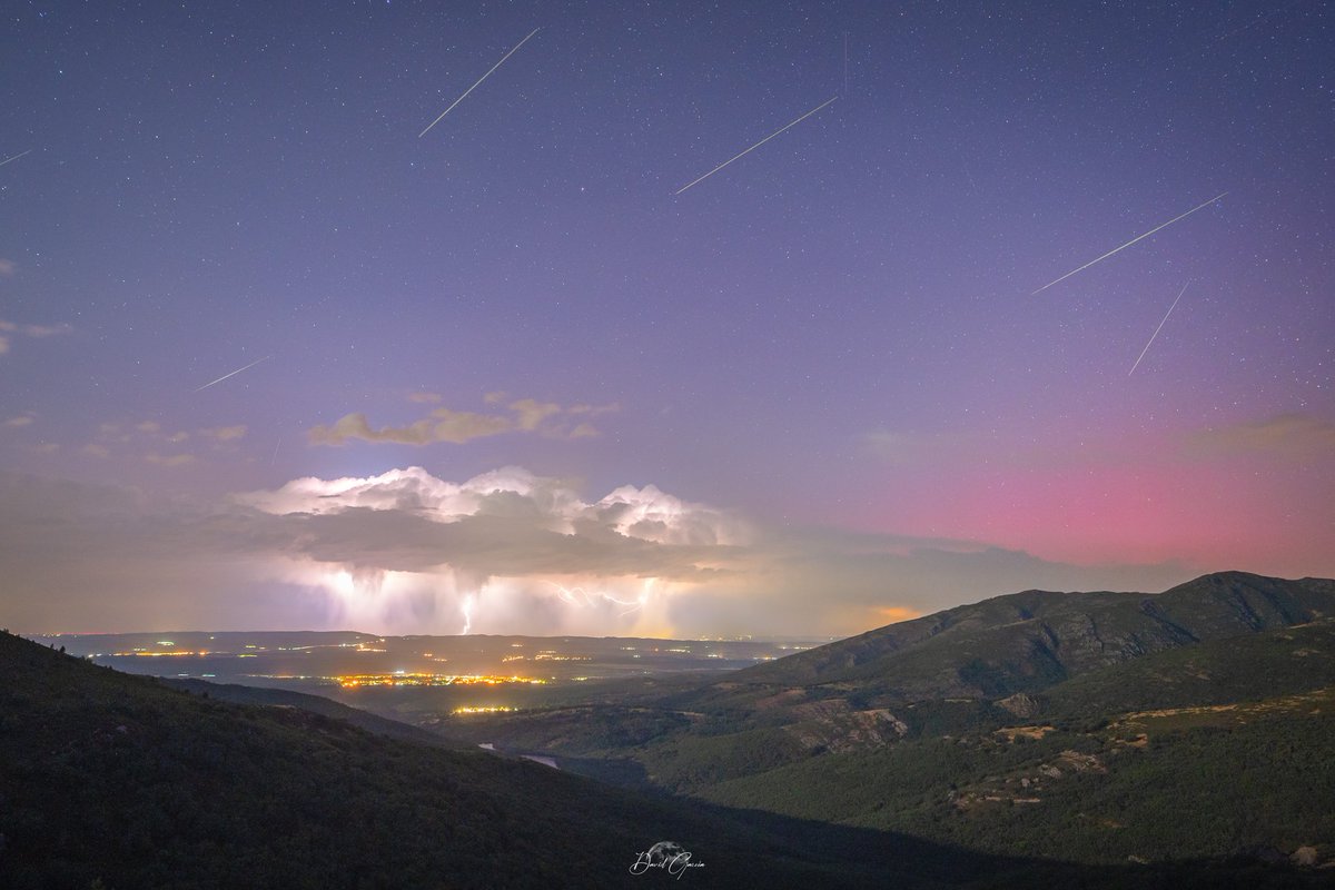 Eldelron's tweet photo. ⚠️Auroras boreales en España: ¡todas las alarmas sonando! ⚠️

Tras una potente llamarada solar, parece que el lunes 16 pueden volver las Auroras Boreales a España. Te cuento como están las cosas por si quieres salir a intentar verlas: https://t.co/r0AYMdqZqD