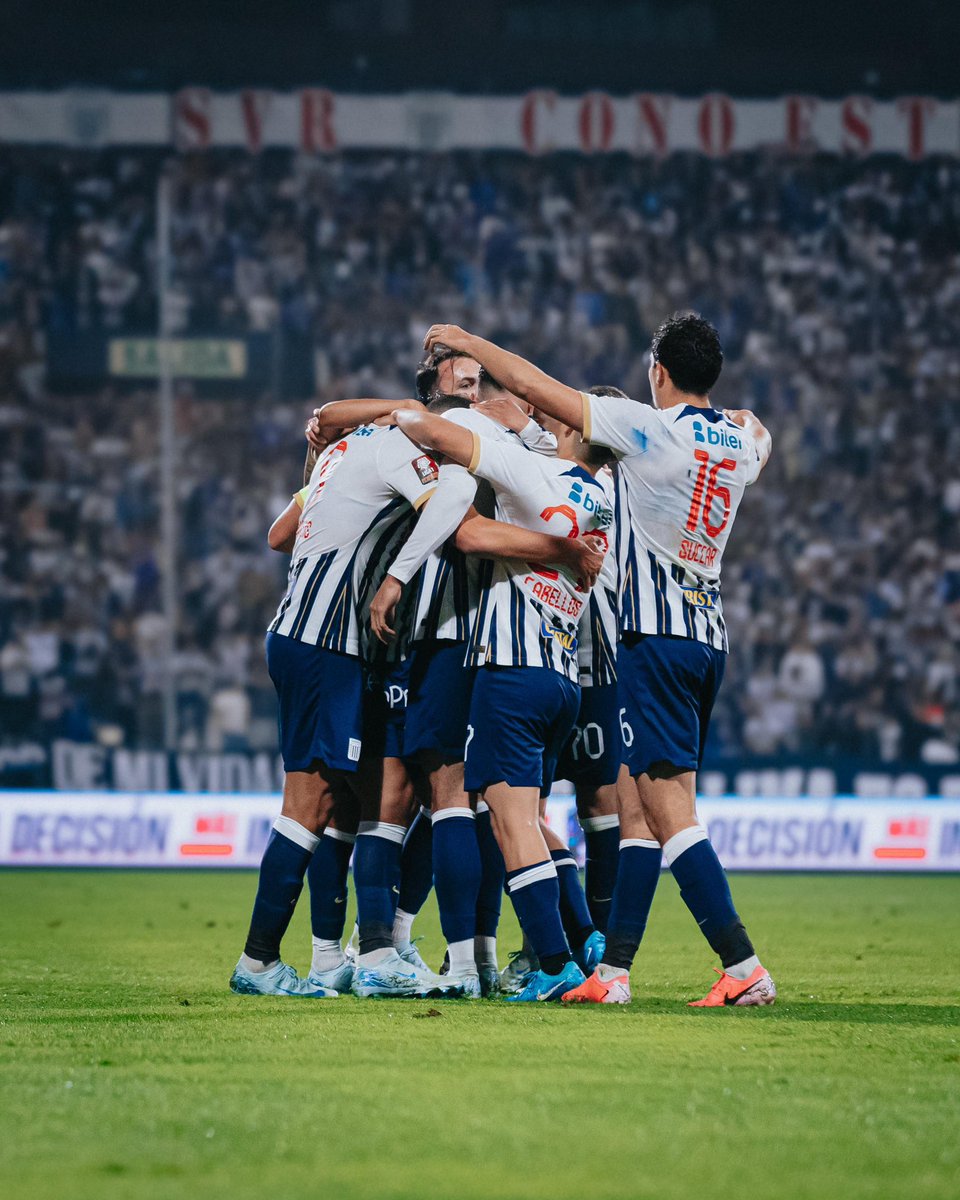 Hernanbarcos's tweet photo. En este ritmo todos juntos, abrazados hasta el final. Arriba Alianza TLV 💙💙 https://t.co/brapWhTcmk