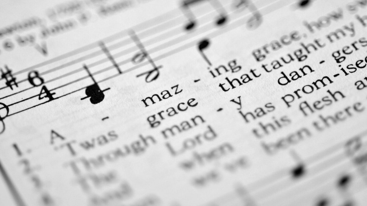 TGC's tweet image. 𝐖𝐡𝐲 𝐂𝐡𝐫𝐢𝐬𝐭𝐢𝐚𝐧𝐬 𝐖𝐨𝐧’𝐭 𝐒𝐭𝐨𝐩 𝐒𝐢𝐧𝐠𝐢𝐧𝐠

Every Friday, you can see men pouring into the mosque down the hill from where I live in the U.A.E. They recite their prayers, go through rituals, and hear Qur’anic messages. But one thing they won’t be doing is…