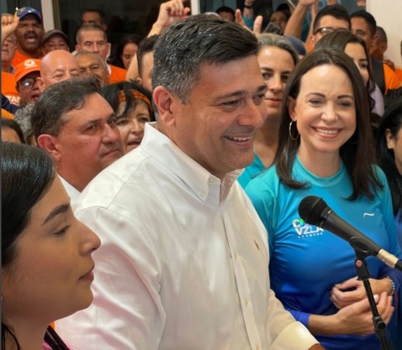 A 45 días del secuestro del dirigente nacional de <a href="/VoluntadPopular/">Voluntad Popular</a> y miembro de la Unidad, <a href="/freddysuperlano/">Freddy Superlano</a>, exigimos desde la Plataforma Unitaria su libertad inmediata y el respeto a sus derechos humanos.

Todos los presos políticos en Venezuela deben ser liberados, porque hacer