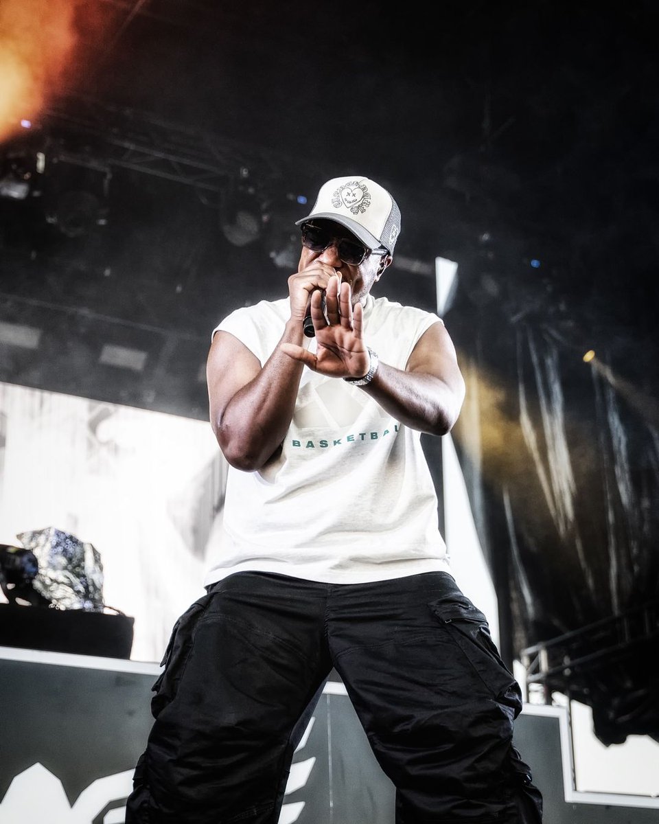 charotrap's tweet photo. Wallah la vie, c'est trop, dehors, ça pue, le Sheitan fait du pied
@Niska_Officiel https://t.co/jrBuhqb3Ow