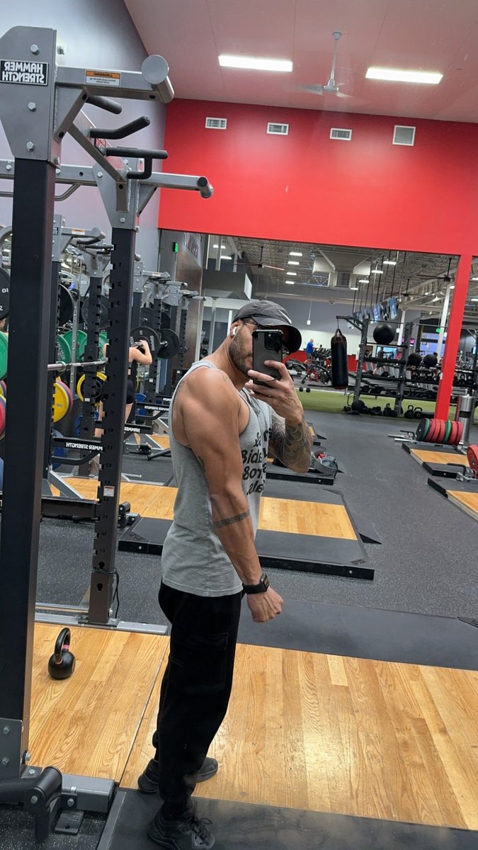 RaisedByAlphas's tweet image. It’s about to be a cold winter training arc