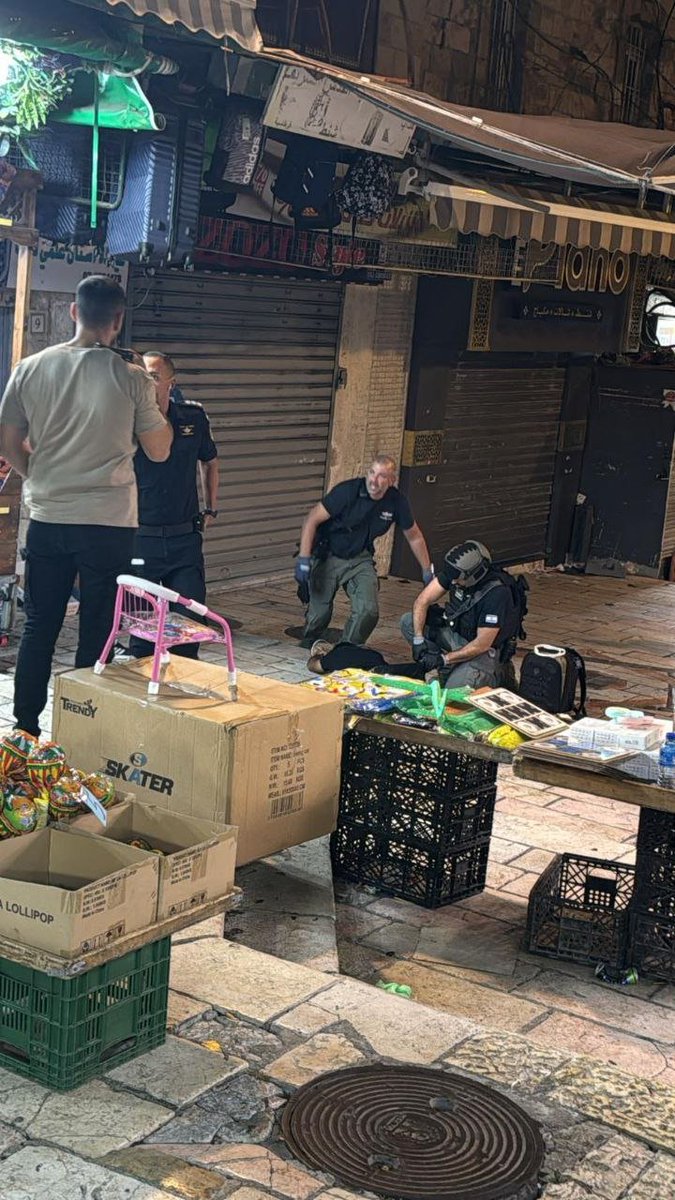 MahalaxmiRaman's tweet photo. Attack with a sharp instrument on a #Magav fighter near the #ShechemGate in the Old City of #Jerusalem. The terrorist, who tried to escape into the Old City, was neutralized by other #Magavfighters (apparently eliminated).
The fighter who was stabbed was taken to hospital. https://t.co/rcXZZrVXKX
