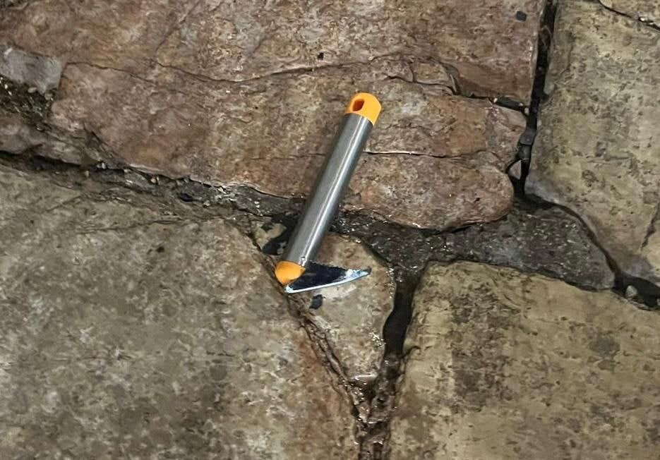 MahalaxmiRaman's tweet photo. Attack with a sharp instrument on a #Magav fighter near the #ShechemGate in the Old City of #Jerusalem. The terrorist, who tried to escape into the Old City, was neutralized by other #Magavfighters (apparently eliminated).
The fighter who was stabbed was taken to hospital. https://t.co/rcXZZrVXKX