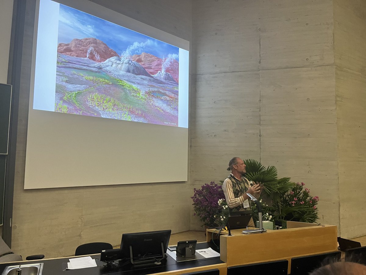 opening lecture by <a href="/gilesedoldroyd/">Giles E D Oldroyd 🏳️‍🌈</a> on symbiotic plant-microbial interactions #bt2024dbg