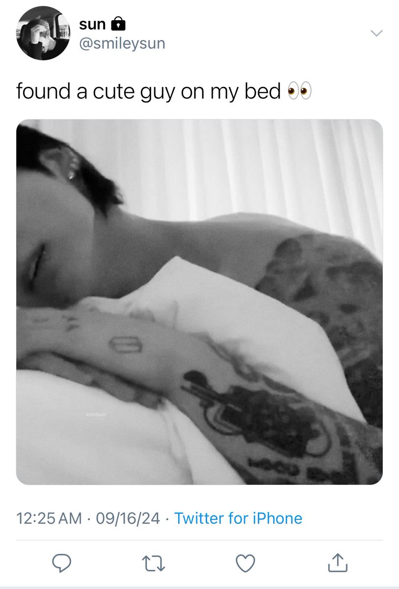 BUSANL0VER's tweet photo. a #jikookau — keeping tabs 

wherein exes j!k! and j!m! unexpectedly saw each other but turns out one of them has been keeping tabs on the other and prays to the gods that they wind up in each others life again. https://t.co/YnzloT9Wph