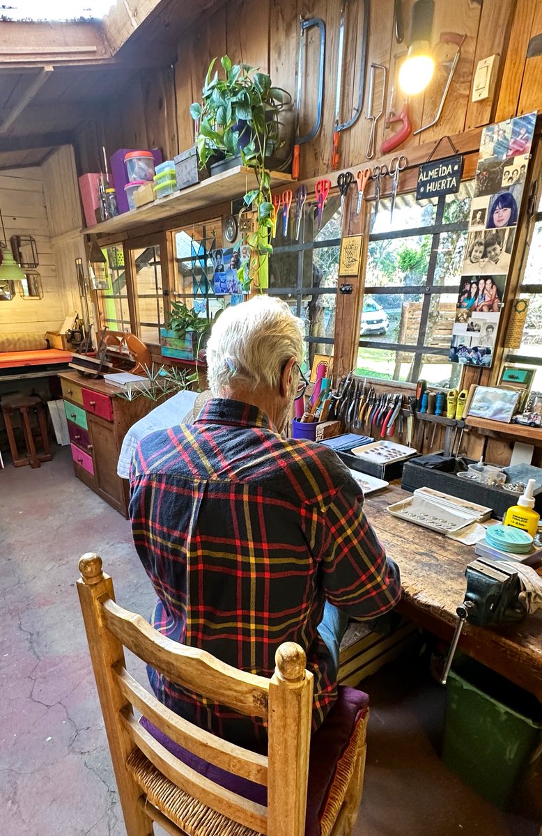ChefPacoAlmeida's tweet photo. 🏔️El taller de mi viejo en Bariloche.

🌸Se dedica a realizar todo tipo de trabajos con flores de la Patagonia hace más de 30 años. 

✏️En este hilo les muestro algunas de las cosas que hace ⬇️ https://t.co/sTUD1Ntva6