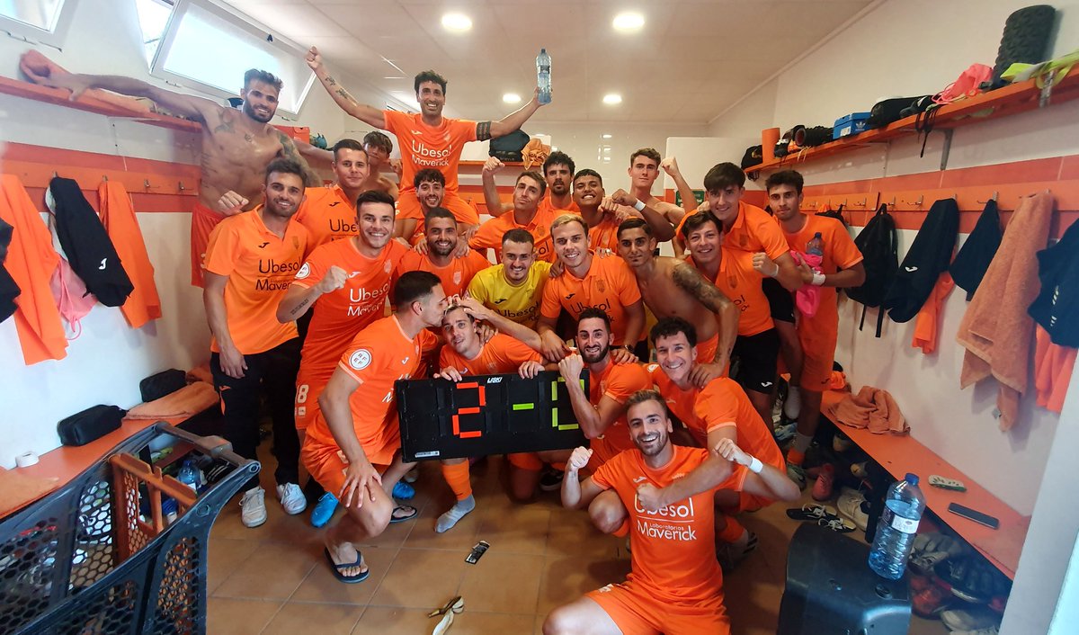 📸🍍 𝗟𝗔 𝗙𝗢𝗧𝗢

✅️ Estreno en casa con victoria 
✅️ Dos golazos 
✅️ Portería a cero 
✅️ Primeros tres puntos de la temporada 24-25

#UnPobleUnEquip 🧡 | #PassióTaronja