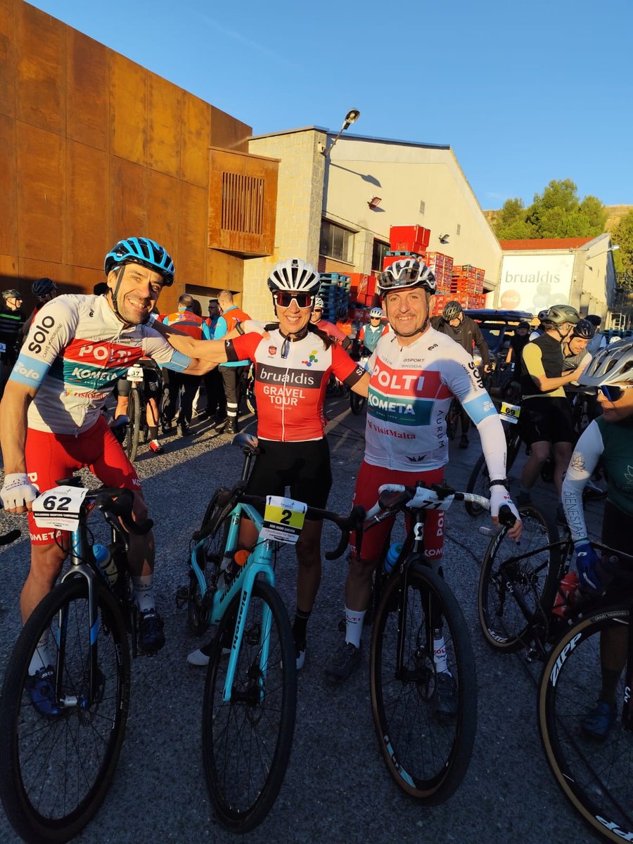 idemticos's tweet photo. 😍 Alejandro Montero y José Manuel @Patukyfull Dosdad participaron este domingo en la segunda edición de la Gravel Tour Segovia.

🔎 Compartieron pedaladas con @doriruano y con @pedrodelgadoweb en una prueba exigente y divertida. 

📰 https://t.co/CWhX24Ipw3

#CiclismoParaTodos https://t.co/KXfD4boFox