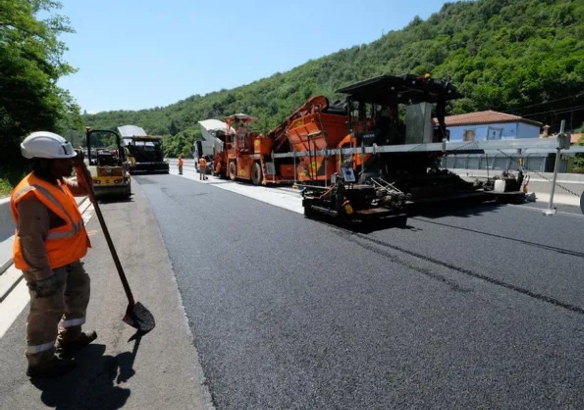 ⚠️🛣️ Nouvelles conditions de circulation sur l'A75, entre Coudes et Issoire, à partir de demain, lundi 16 et jusqu’au 27 septembre.

▶️ lamontagne.fr/issoire-63500/… #travaux #A75