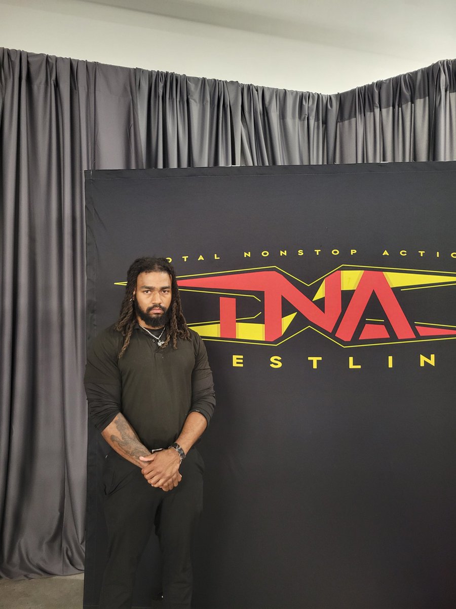 supersetslater's tweet photo. Definitely a long weekend but a good one as well.First time as ring crew/ extra. For sure a spark for me. I also met some awesome people as well as catching up with a real one in @LoganKnightPro. I appreciate the opportunity but look forward to being back in a different capacity. https://t.co/4T0deSFKn2