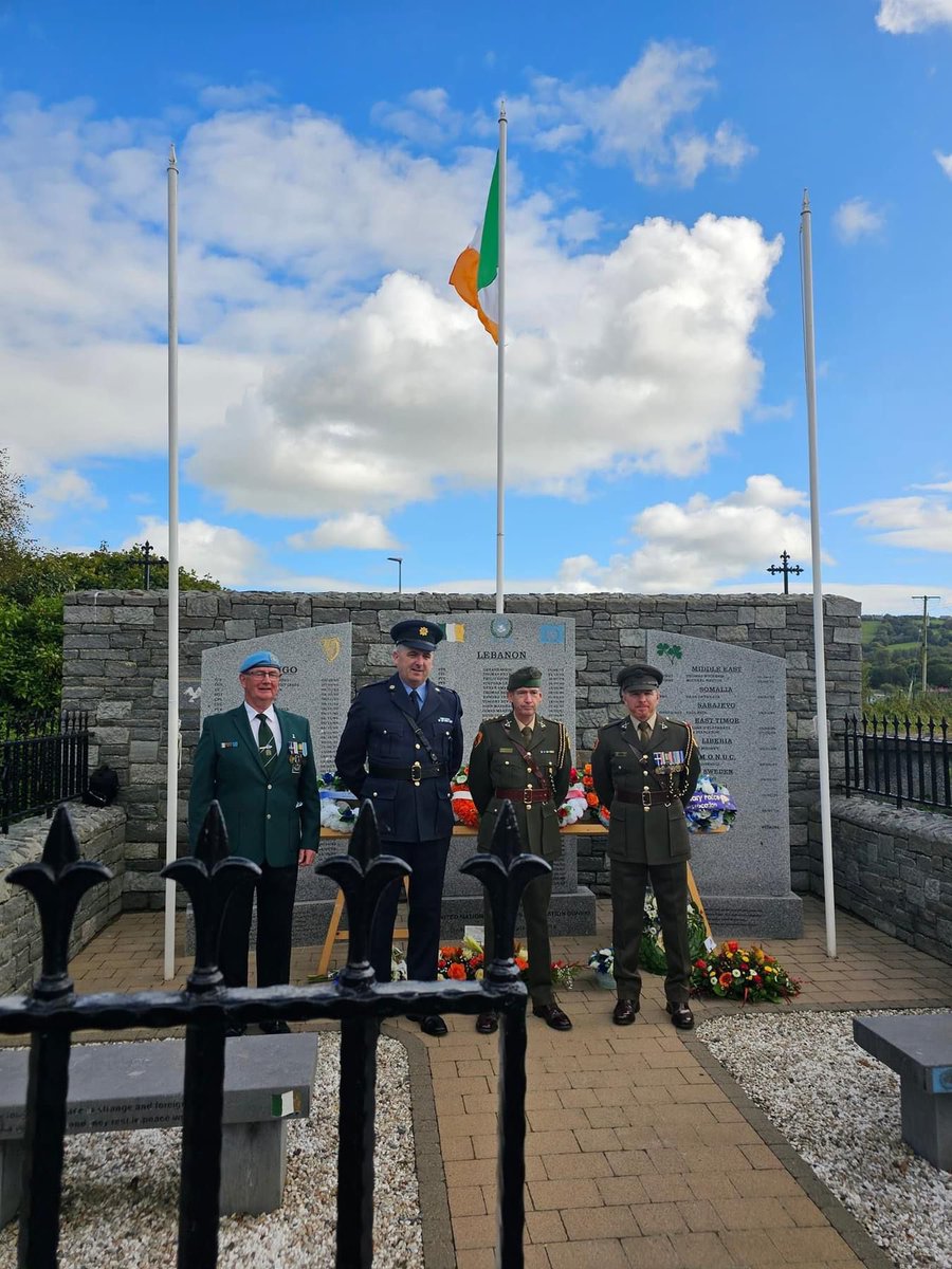 A special ceremony was held in Letterkenny’s Conwal Cemetery this afternoon, remembering Ireland’s fallen veterans who died on UN peacekeeping missions. Comdt Gethins layed a wreath on behalf of the 28 Inf Bn.