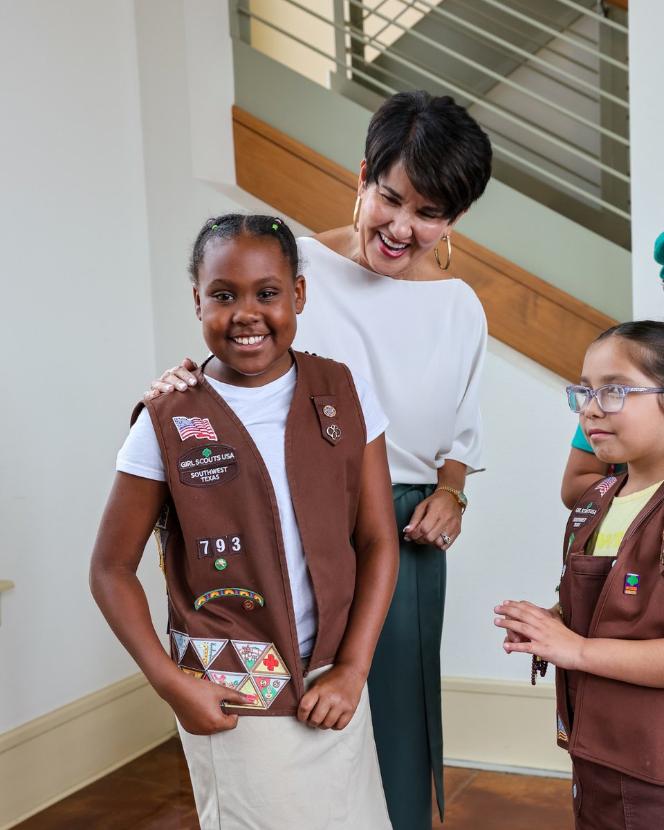 Rosarios (@rosariossa) on Twitter photo We're thrilled to share that Lisa Wong, owner of Rosario's ComidaMex & Bar, is one of the proud recipients of the 2024 Trefoil Award from the <a href="/girlscoutsswtx/">Girl Scouts of Southwest Texas</a>! ๐ฉท
Learn more here: bit.ly/4dUcXVK We're thrilled to share that Lisa Wong, owner of Rosario's ComidaMex & Bar, is one of the proud recipients of the 2024 Trefoil Award from the <a href="/girlscoutsswtx/">Girl Scouts of Southwest Texas</a>! ๐ฉท
Learn more here: bit.ly/4dUcXVK
