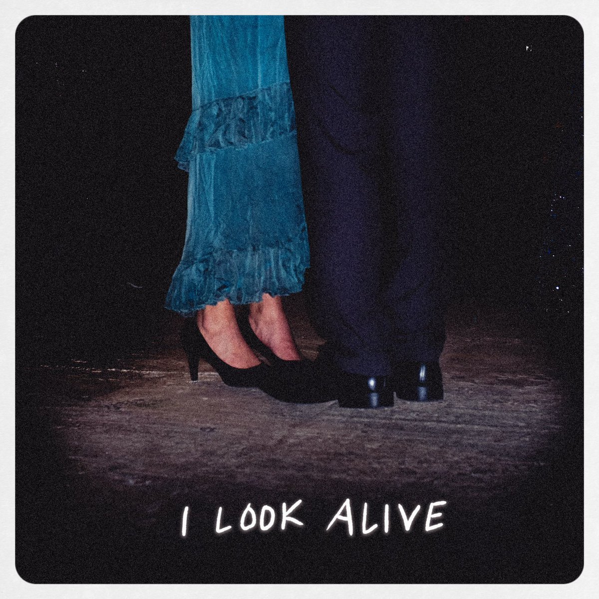 phoneboymusic's tweet photo. our new single “I LOOK ALIVE” is out everywhere October 10th. 

we’re so hyped, presave at the link in our bio <3 https://t.co/aUrKoeDJ06